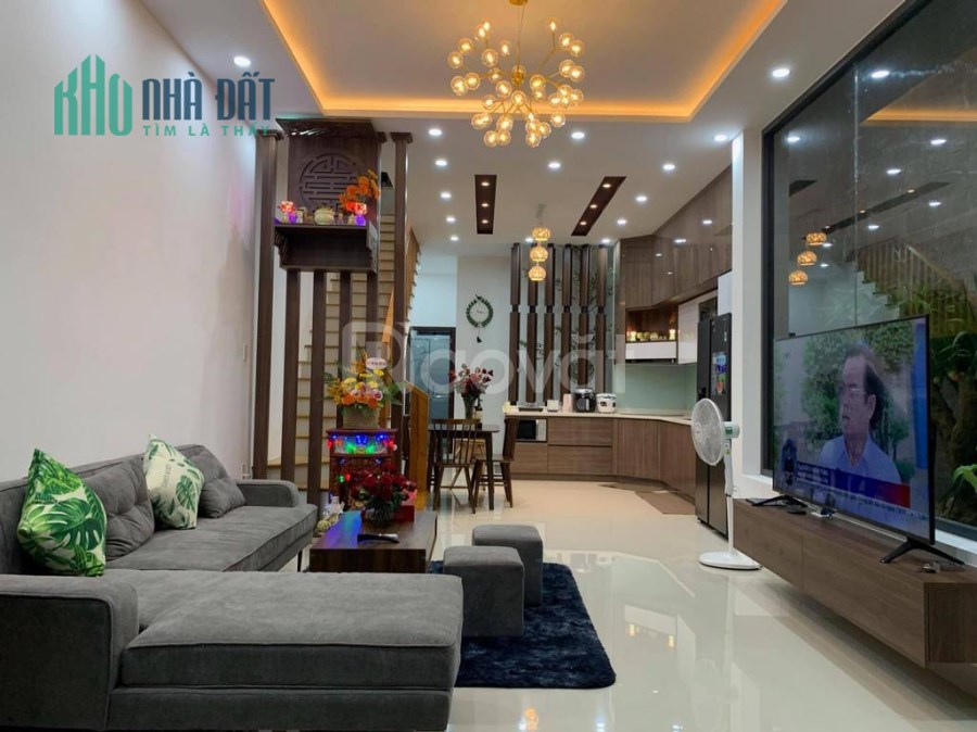 Bán nhà  Chùa Bộc ( TT Tầng 1) giá 5.5 tỷ, 100m , ô tô đỗ , đang cho thuê 18tr/ tháng