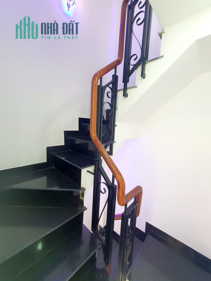 Nhà 5 tầng đẹp ở Bình Thạnh chỉ 4.6 tỷ, hẻm rộng rãi, tặng nội thất