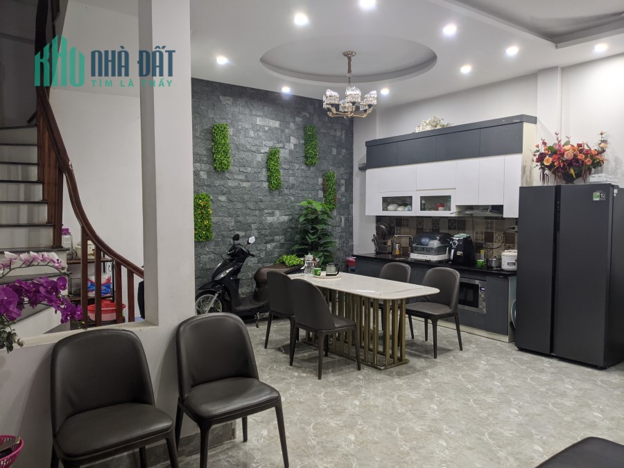 Nhà 3 tầng mới xây ngõ 139 Tam Trinh. DT 47m2. MT 6m. Giá 4.25 tỷ