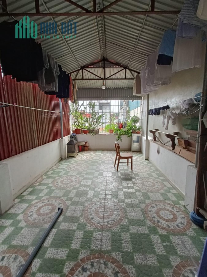 Chính chủ cần bán căn nhà hơn 30m2 tại Lạc Long Quân, cách Hồ Tây 5’ đi bộ
