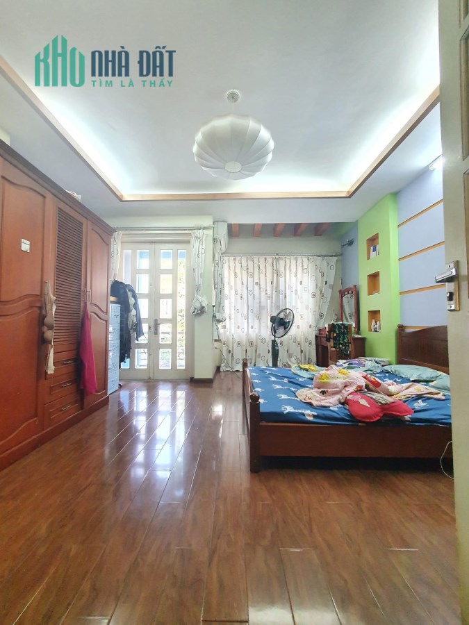 Cần bán căn nhà diện tích rộng 77m2 có vị trí siêu đẹp tại Cầu Giấy, Hà Nội