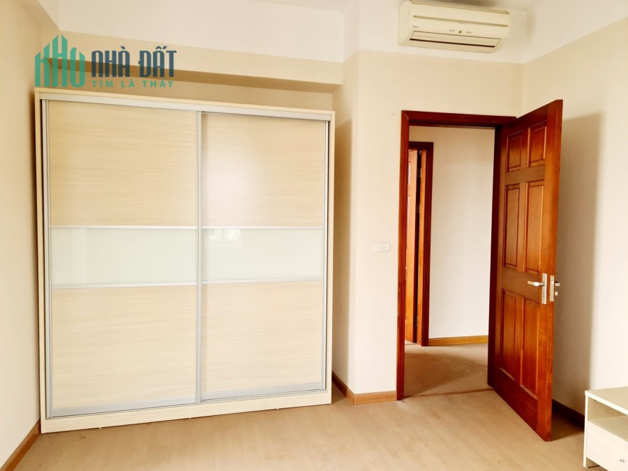 Cần bán căn hộ chung cư hơn 100m2 ngay tại Tây Hồ, Hà Nội