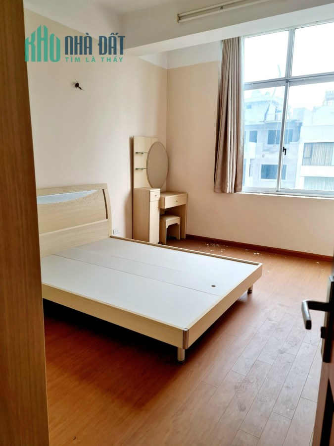 Cần bán căn hộ chung cư hơn 100m2 ngay tại Tây Hồ, Hà Nội