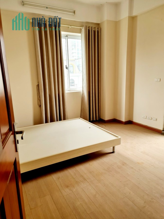 Căn chung cư có diện tích rộng 130m2, đầy đủ tiện nghi tại Tây Hồ cần tìm chủ mới