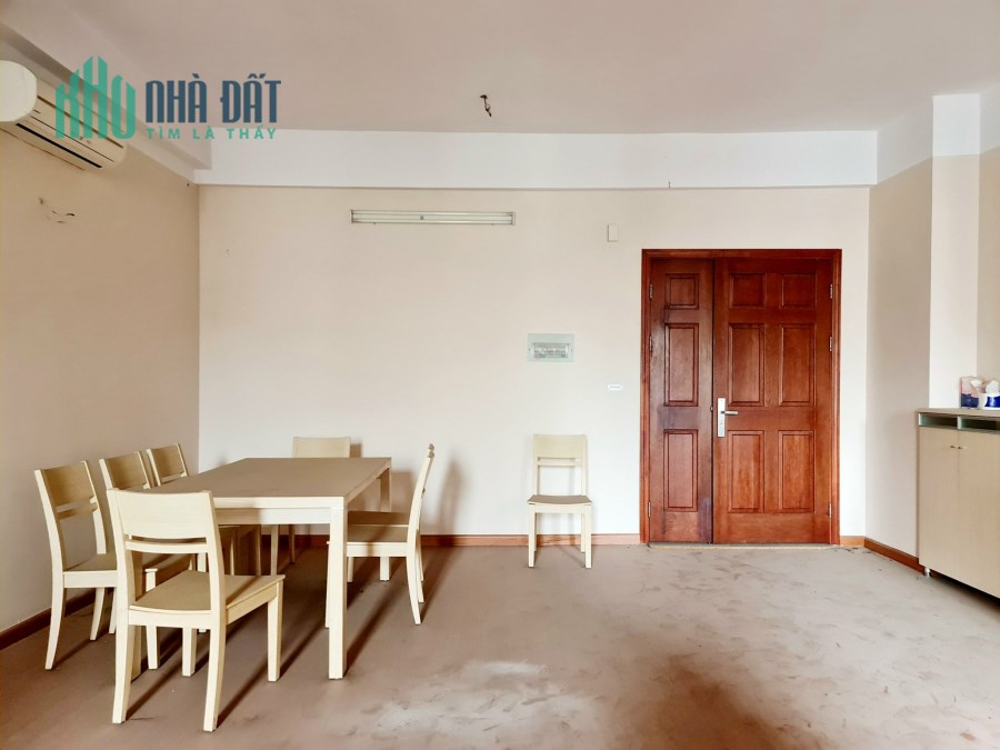 Căn chung cư có diện tích rộng 130m2, đầy đủ tiện nghi tại Tây Hồ cần tìm chủ mới