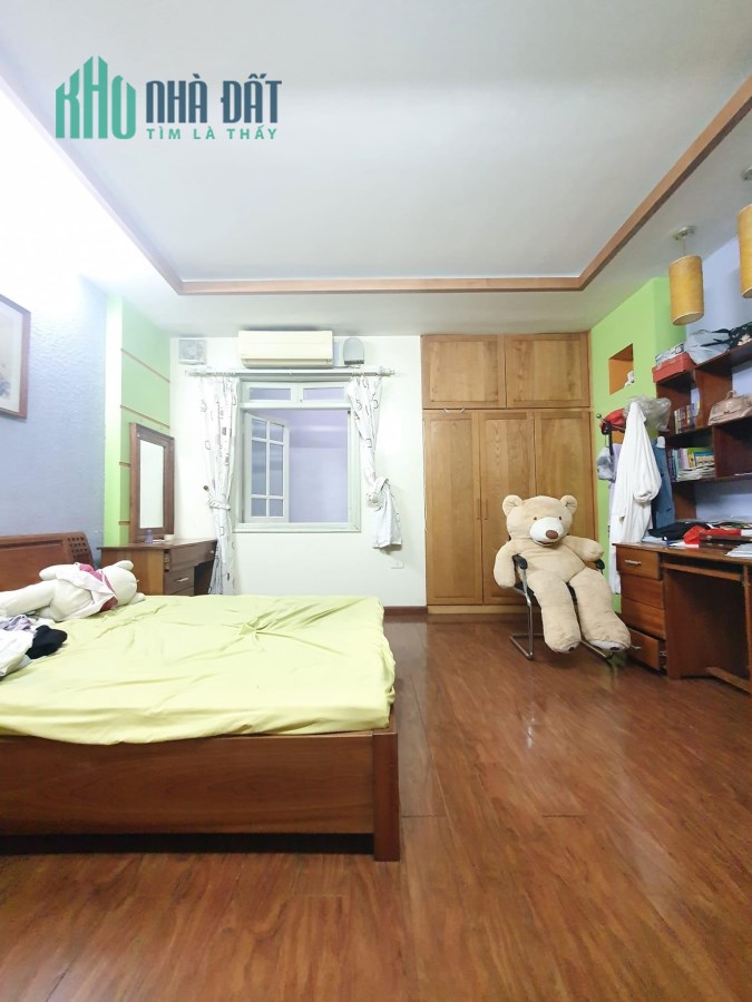 Chủ có việc cần bán căn nhà 77m2 ngay trung tâm Cầu Giấy vị trí đi lại thuận tiện