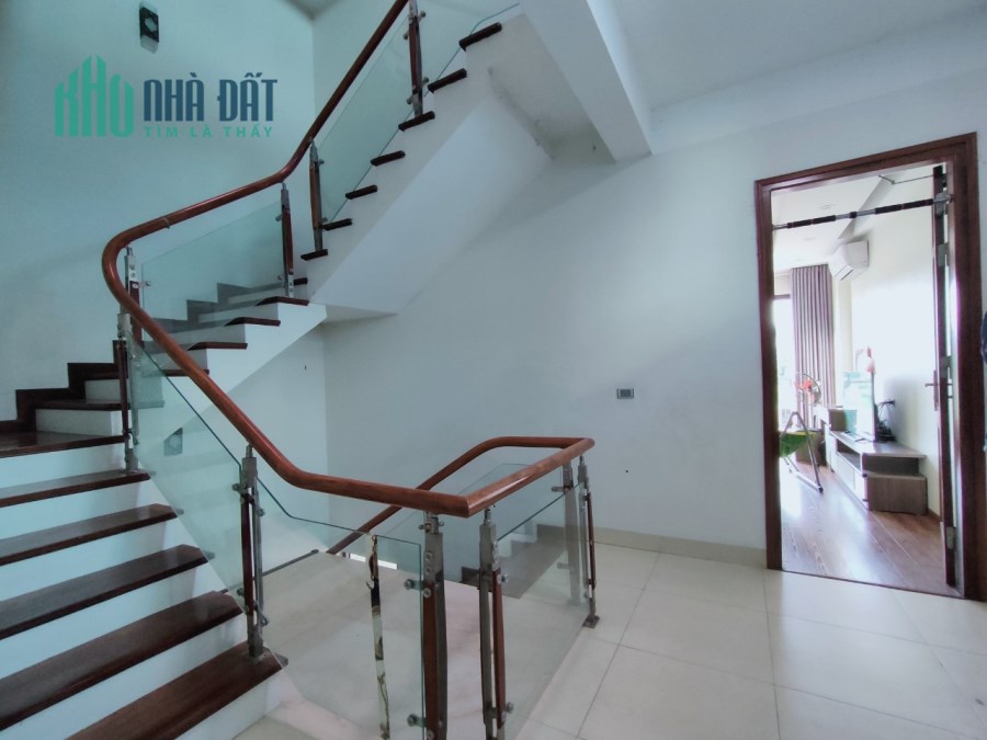 Siêu phẩm Ngô Gia Tự, Nam Đuống, Long Biên,80m*5 tầng, 15 tỷ nhỉnh.