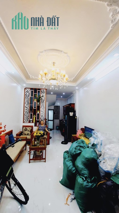 Chính chủ cần bán căn nhà 5 tầng tại Thụy Khuê, chỉ 5p đi bộ ra hồ Tây