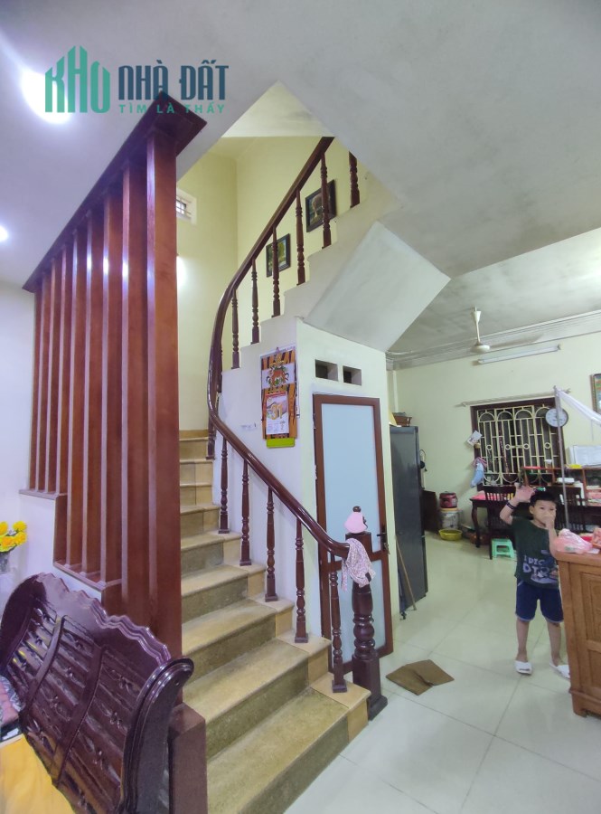 Bán nhà Cầu Giấy ,nhà phố Trần Thái Tông ,kinh doanh , ô tô, gara  72mX4 tầng ,12 tỷ
