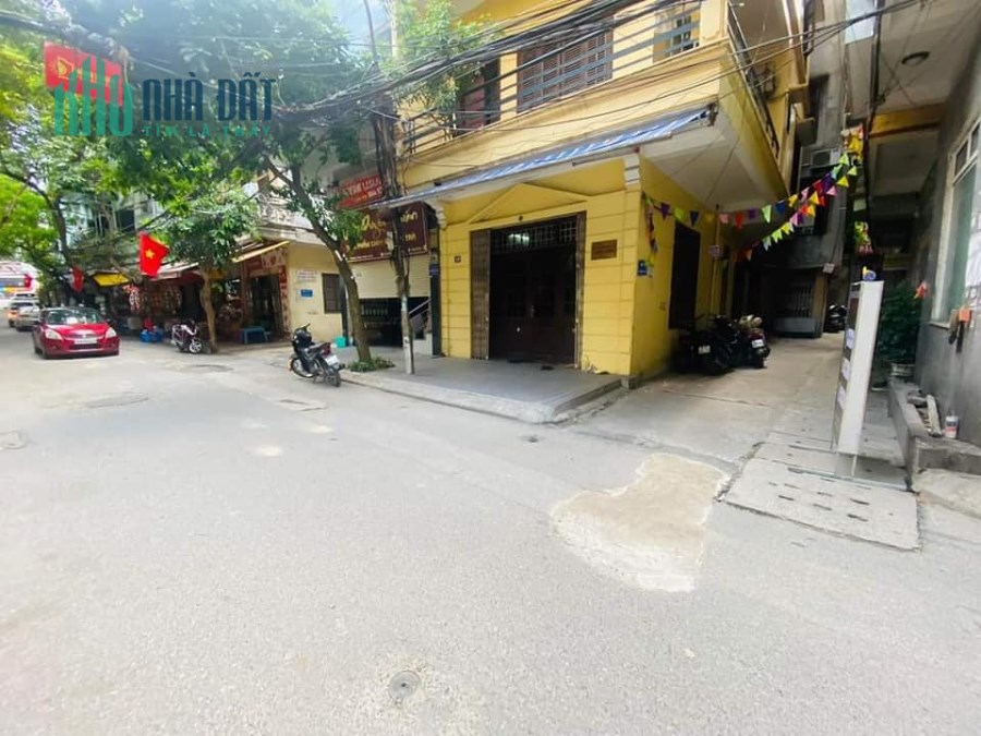 Nhỉnh 3 tỷ có ngay nhà siêu đẹp Kim Mã 27m x 5 tầng 3.8m mặt tiền