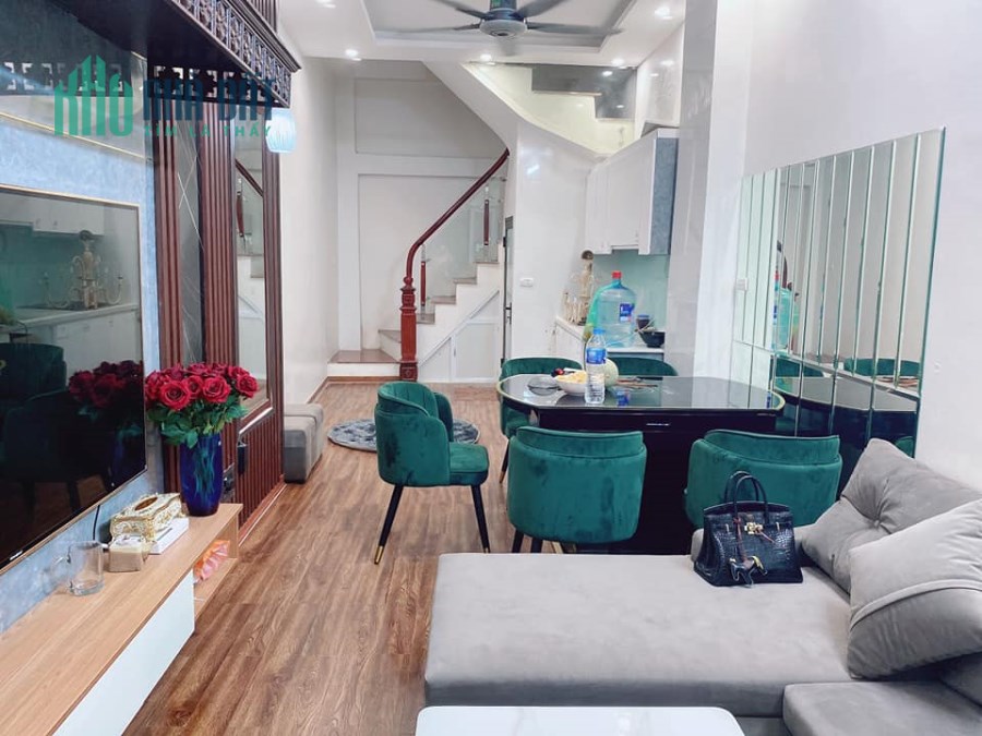 Tập thể tầng 1 Phố Phạm Ngọc Thạch giá 3.6 tỷ, dt 80m2, Kinh doanh Tốt
