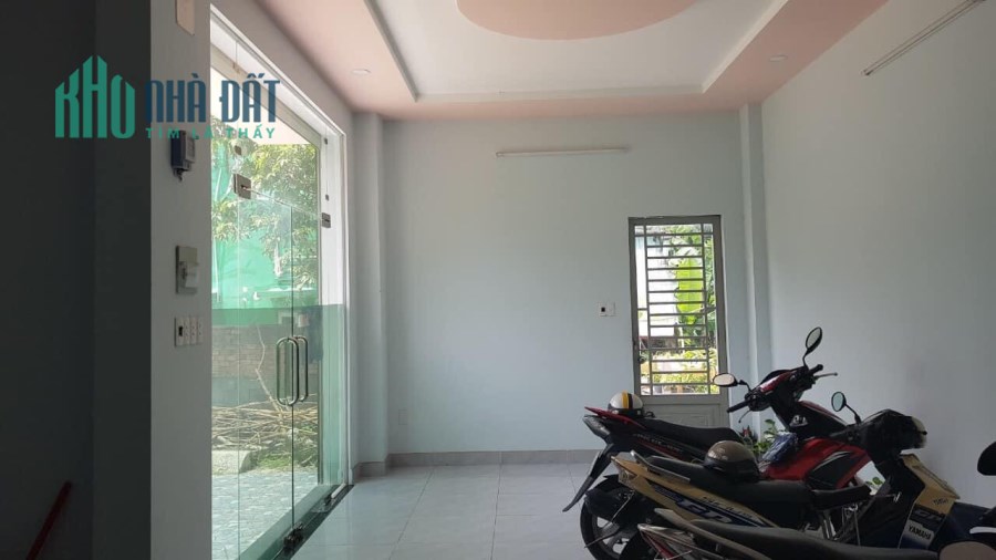 Nhà 1 trệt 2 lầu sân thượng, P. Linh Trung , dt 91,6m2 giá 7,1 tỷ