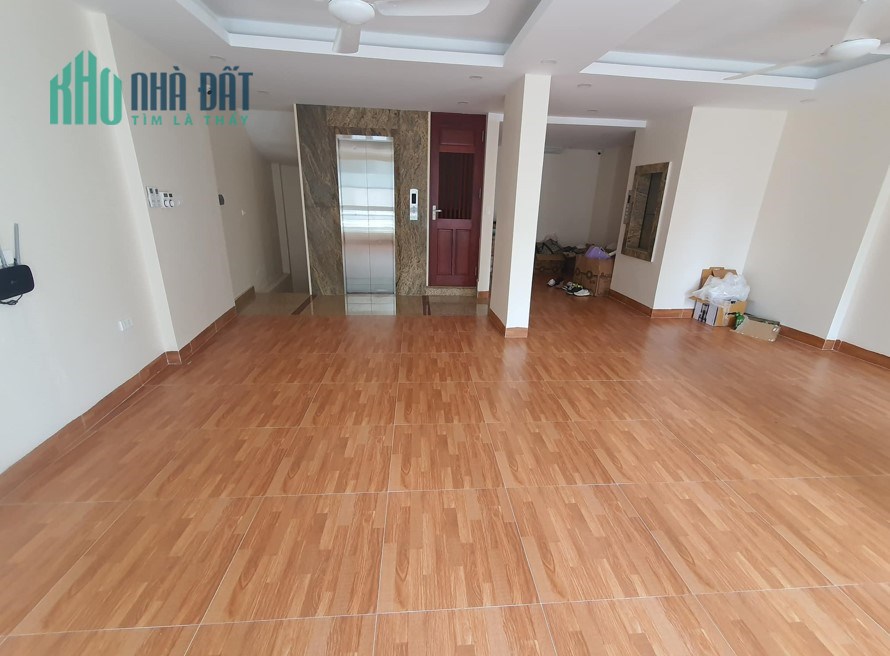 Bán nhà TRUNG KÍNH To, Vỉa hè KD Ác liệt, 55m2 x Mt 5M, Giá 13.5 Tỷ.