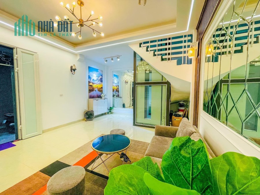 BÁN SIÊU PHẨM - CẦU GIẤY- 6 TẦNG- THANG MÁY- LÔ GÓC - DƯỚI 5 TỶ - ĐẸP LONG LANH