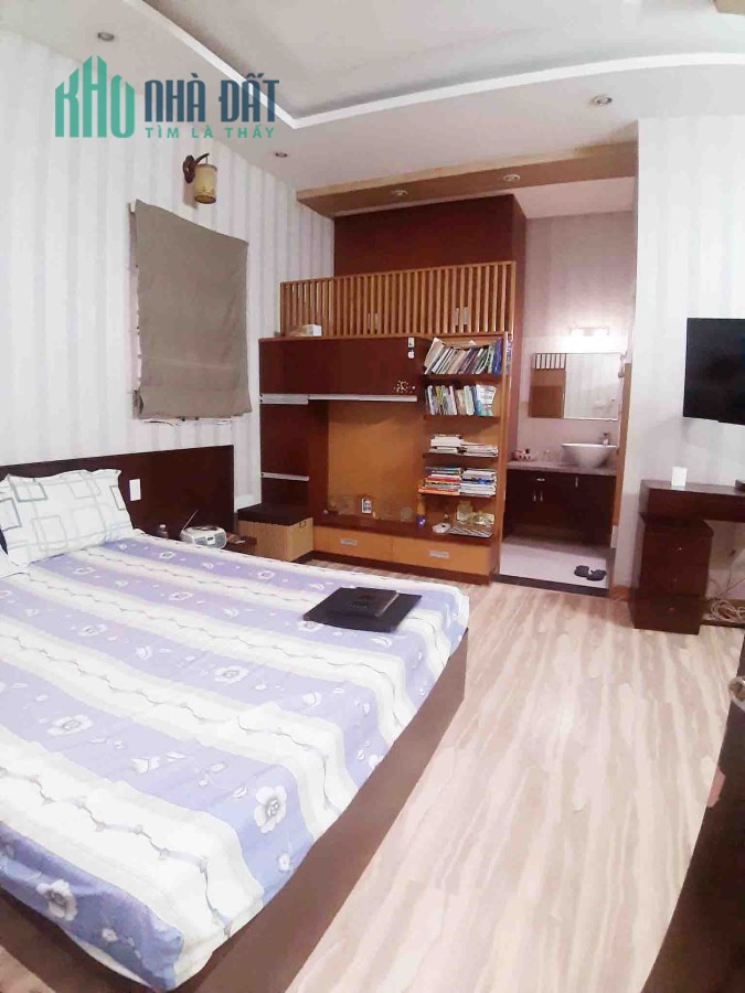 Bán nhà GIÁ RẺ đường Nguyễn Hữu Cảnh, P22, BT, 96m2, 2 tầng, chỉ 10.5 tỷ.