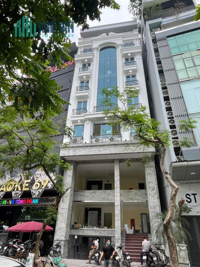 Cho thuê nhanh tòa VP 8 tầng phố Nguyễn Khánh Toàn- Đào Tấn- Quan Hoa 200m2, MT 10m. LH 0947 106 ***