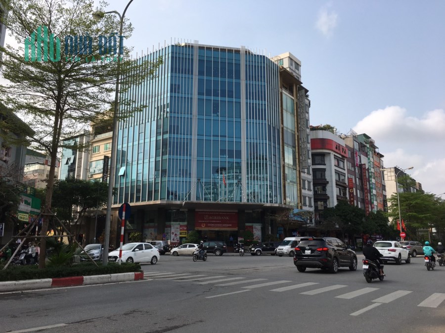 Tôi - chính chủ cần bán tòa nhà 8 tầng tại tuyến phố Lê Văn Lương. DT 630m2, MT 27m, giá bán 380 tỷ