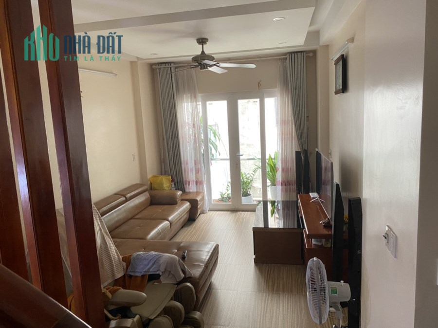 Duy nhất 1 căn nhà gần 100m2 tại Cầu Giấy, thích hợp vừa ở vừa kinh doanh cho thuê