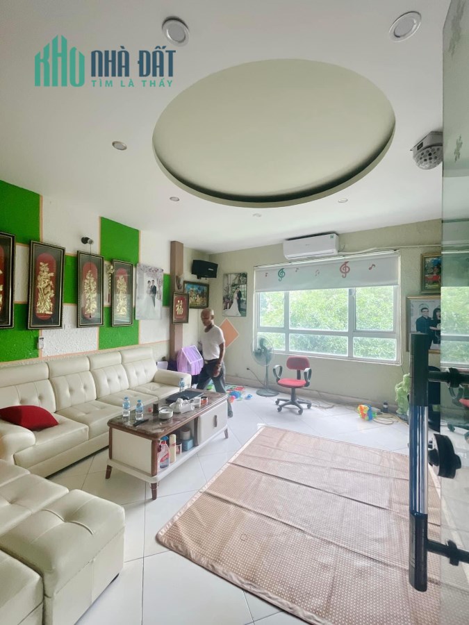Bán căn nhà rộng 60m2 tại Cầu Giấy, ngay trung tâm có thể ở hoặc cho thuê đều được