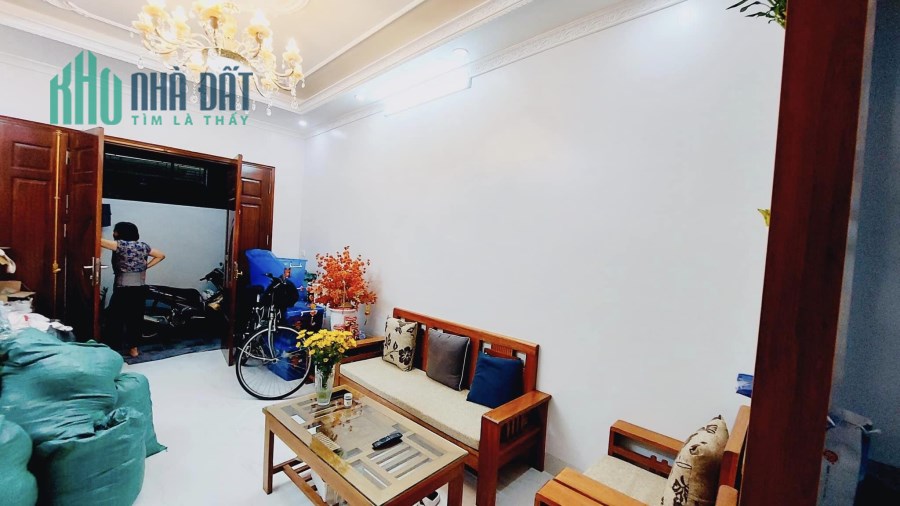 Cơ hội có ngay căn nhà 5 tầng ngay gần Hồ Tây, diện tích hơn 30m2