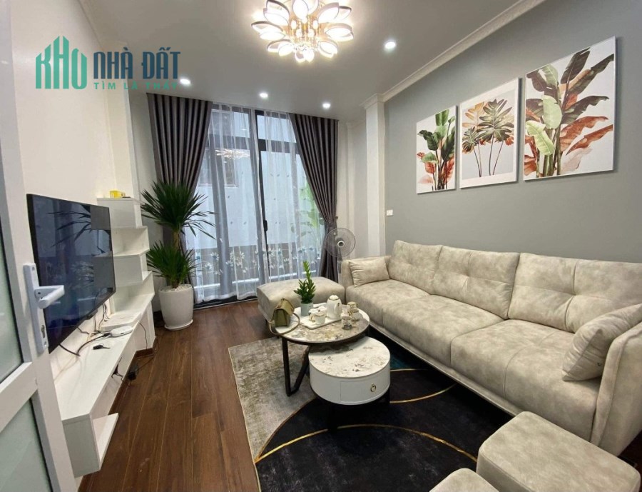 Sao lại không nhanh tay sở hữu ngay căn nhà 4 tầng đầy đủ nội thất ngay Trung Kính