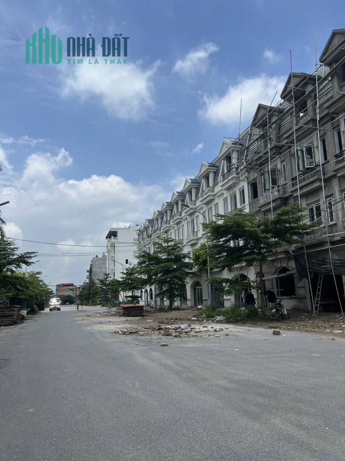 Cần bán Nhà liền kề tại khu đất đấu giá gần đường 32, Xã Kim Chung,căn góc Diện tích 80m,0972990831