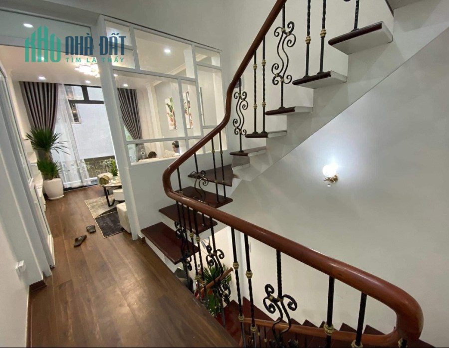 Nhanh tay sở hữu ngay căn nhà 4 tầng đầy đủ nội thất ngay Trung Kính