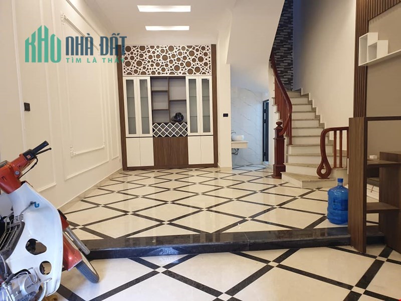 Bán nhà Ngõ  Quốc Tử Giám 3.3 tỷ, 30mx3 tầng , ở luôn