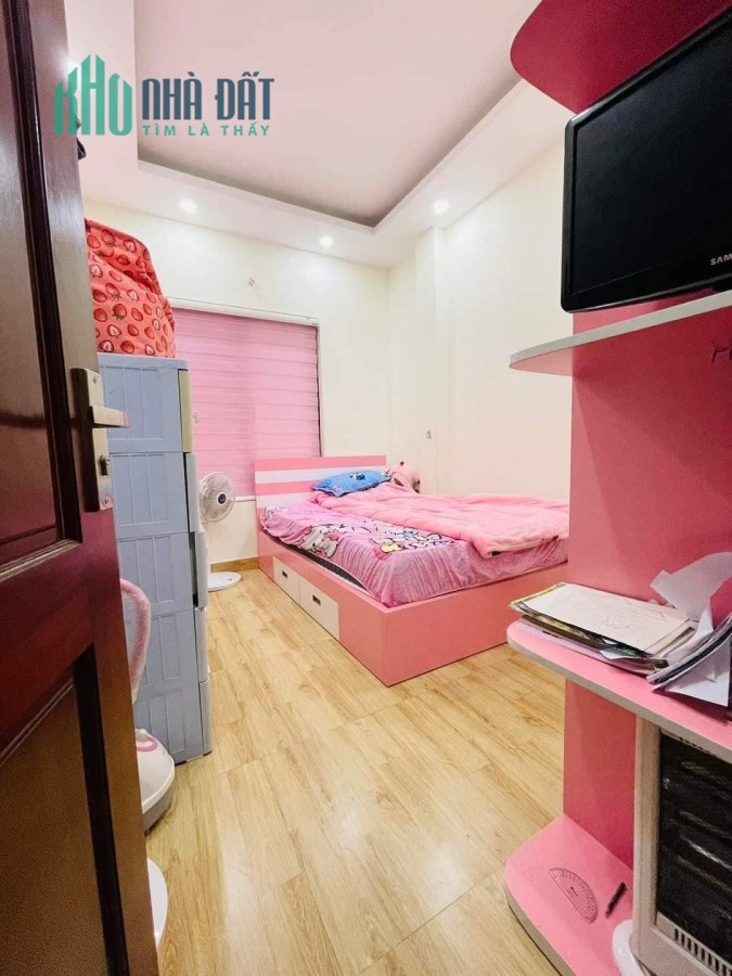 Căn nhà 5 tầng tại Mễ Trì, gần nhiều trường học, bệnh viện cần tìm chủ mới