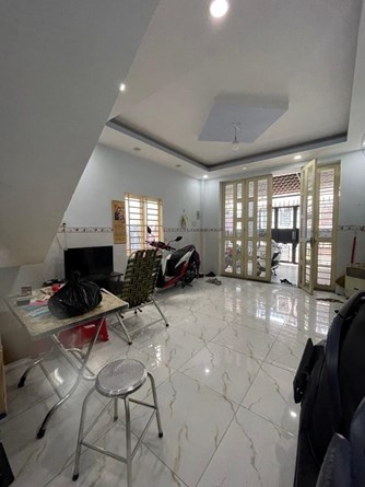 Vỡ nợ bán gáp nhà đường Võ Văn Kiệt, quận 5, 2 tầng ,dt 4x5m, giá 1,8 tỷ
