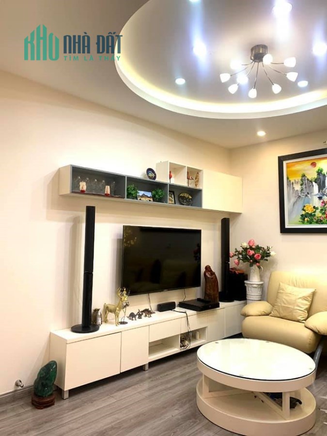 Bán nhà ngõ 136 Chùa  Láng, Căn góc  giá 6.6 tỷ, 40mx5T, MT 5.1m