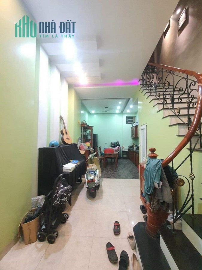 Chính chủ cần bán căn nhà 4 tầng tại Nguyên Hồng, giá đẹp cho chủ mới