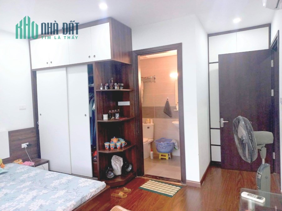 Chính chủ bán gấp chung cư 2 ngủ tại Nguyễn Tuân, giá chỉ từ 3.x tỷ