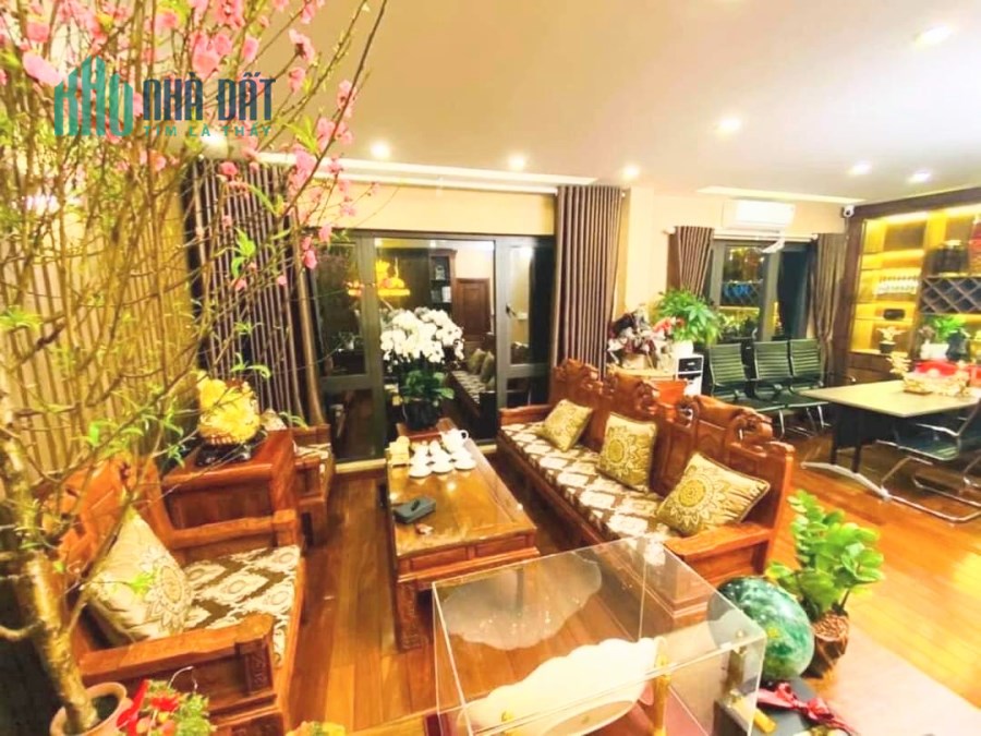Căn nhà hơn 50m2 tại Hoàng Văn Thái, nội thất sang xịn mịn chỉ việc về ở