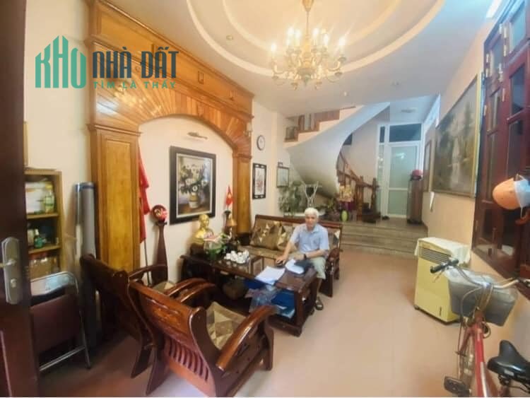 Căn nhà 60m2 có vị trí cực hiếm lô góc 3 mặt tiền tại Hoàng Sâm, Cầu Giấy