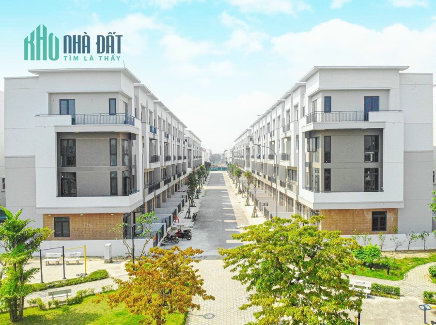 Shophouse đối diện 7 tỏa chung cư lớn