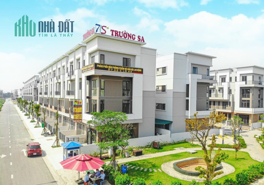 Shophouse đối diện 7 tỏa chung cư lớn