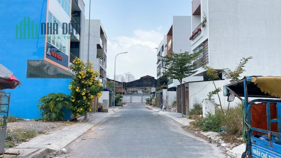 Chính chủ bán đất đường Kênh Tân Hóa, xây dựng tự do, đối diện CV Đầm Sen