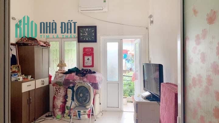 Chủ cần bán ngay căn nhà hơn 30m2 tại Thái Hà, ngõ thông tứ tung