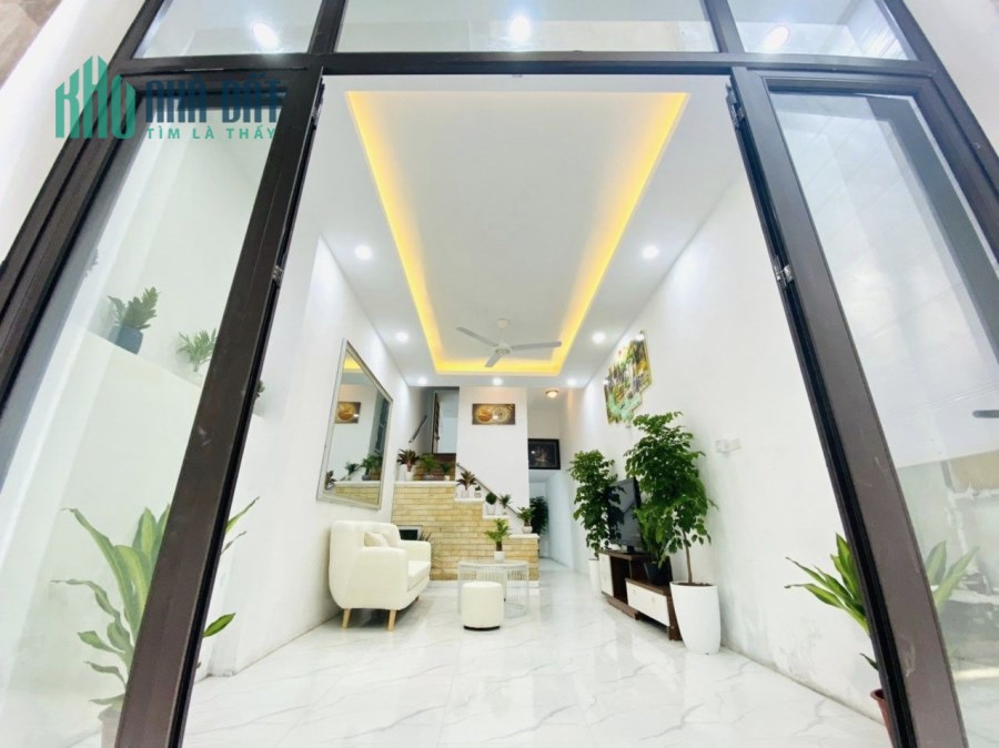 Cực phẩm Cầu Giấy, siêu rẻ, 3.5 tỷ, 35x5 tầng, 1 phút ra đường lớn, kinh doanh.