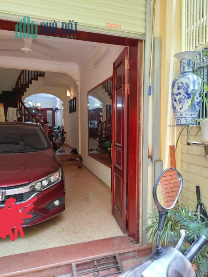 Bán nhà Xuân La, 105m2 x 5 tầng, mặt tiền 5m, ô tô 7 chỗ vào nhà, giá 15 tỷ