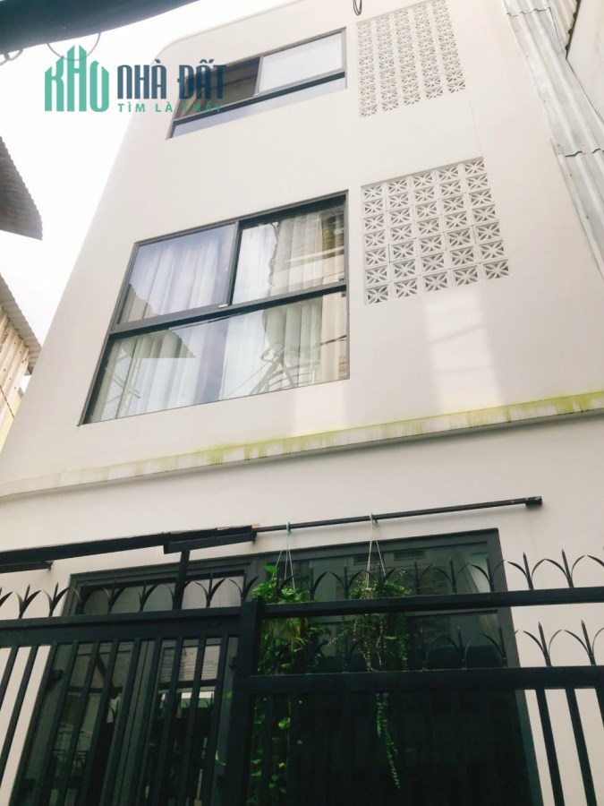 Bán nhà đường Sư Vạn Hạnh Quận 10 giá rẻ sát mặt tiền, 3 tầng, gần trung tâm