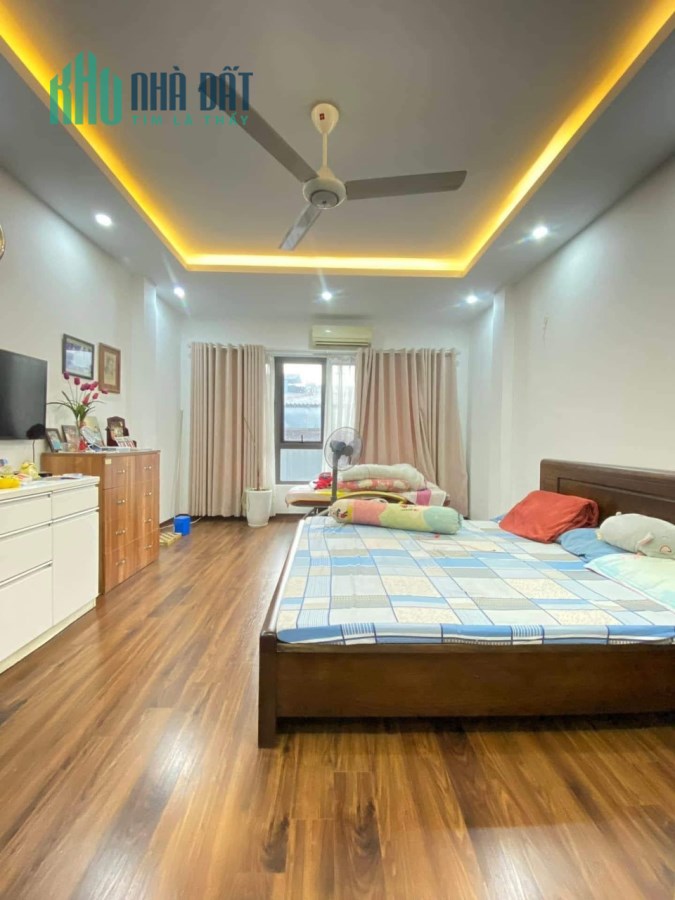 Căn nhà 5 tầng rộng 45m2 tại Hào Nam cần tìm chủ ngay trong tháng mới