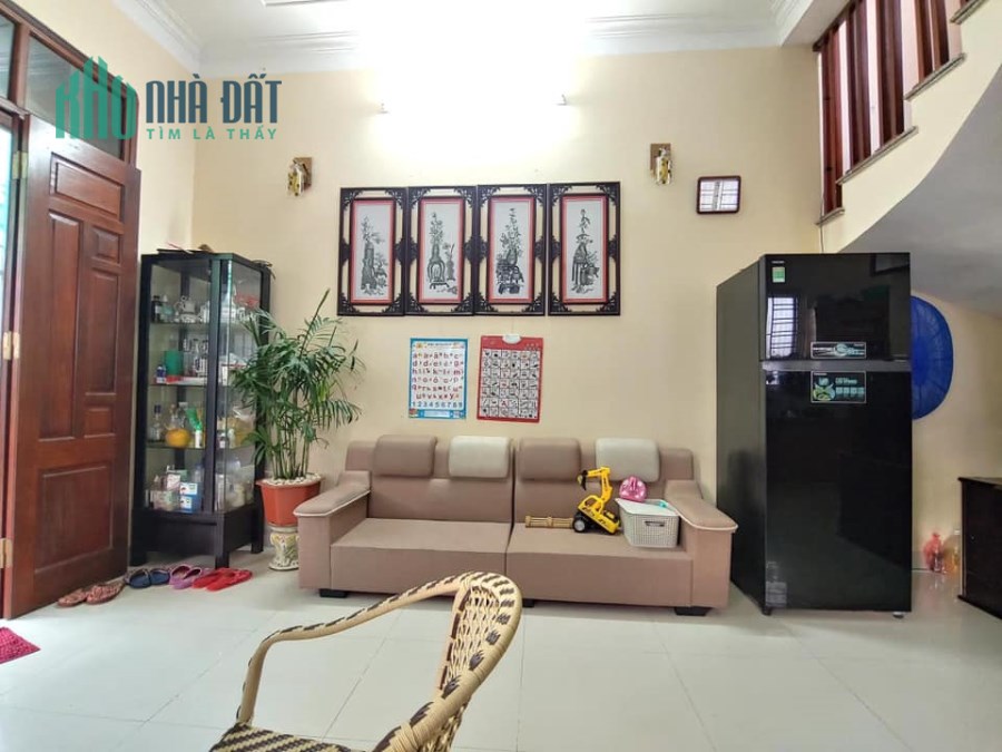 Hơn 3 tỷ có nhà 39m2 x 4 tầng Xuân La ngõ ba gác, ở ngay
