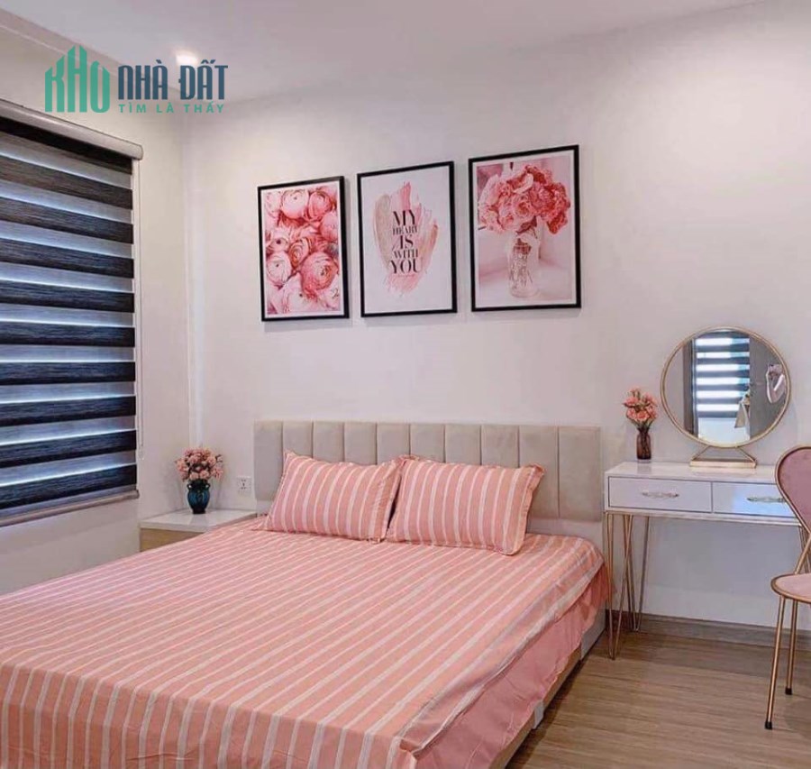 Bán nhà riêng Xuân La 33m2 x 5 tầng, gần ô tô, giá 3,5 tỷ.