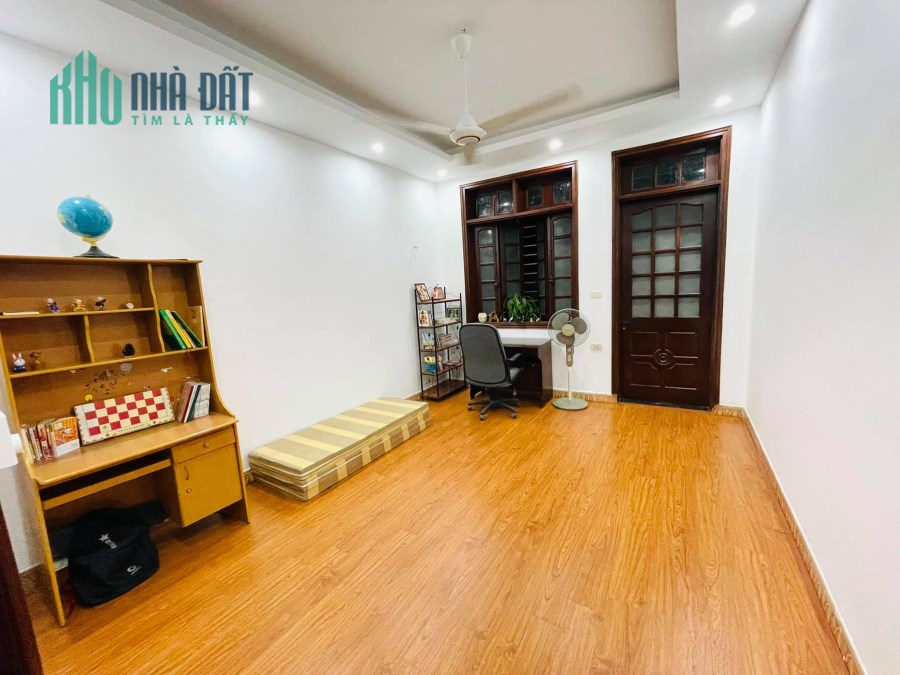 Bán nhà riêng Xuân La 34m2 x 4 tầng, gần ô tô, giá 3,55 tỷ.