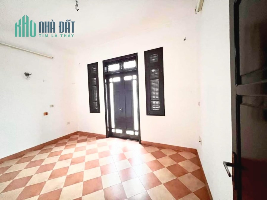 Chính chủ bán nhanh căn nhà 40m2 tại Hoàng Văn Thái, 2 thoáng trước sau