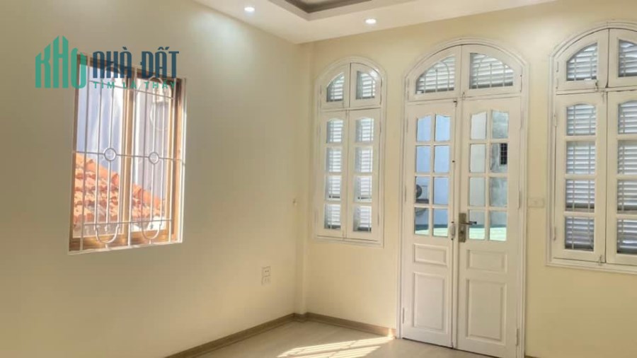 Tài chính 4,x tỷ có ngay căn nhà 39m2 tại Bùi Xương Trạch, ngay gần Royal city