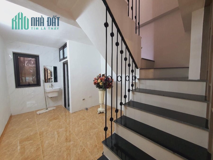 Cần bán ngay căn nhà 35m2 ở Thái Hà, oto đỗ trước cửa