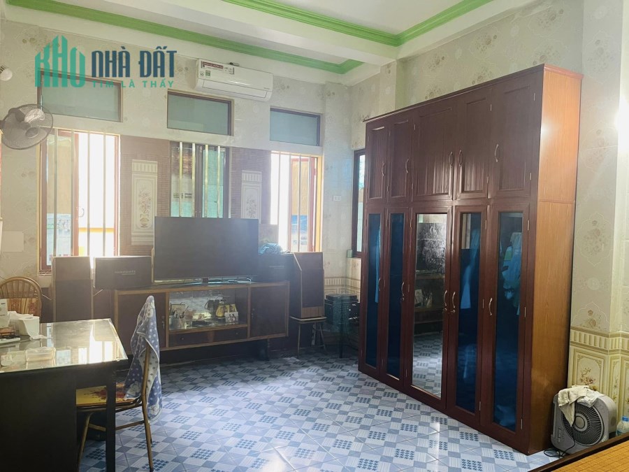 Chính chủ bán ngay căn  nhà 43m2 tại Xuân La gần  khu ngoại giao đoàn